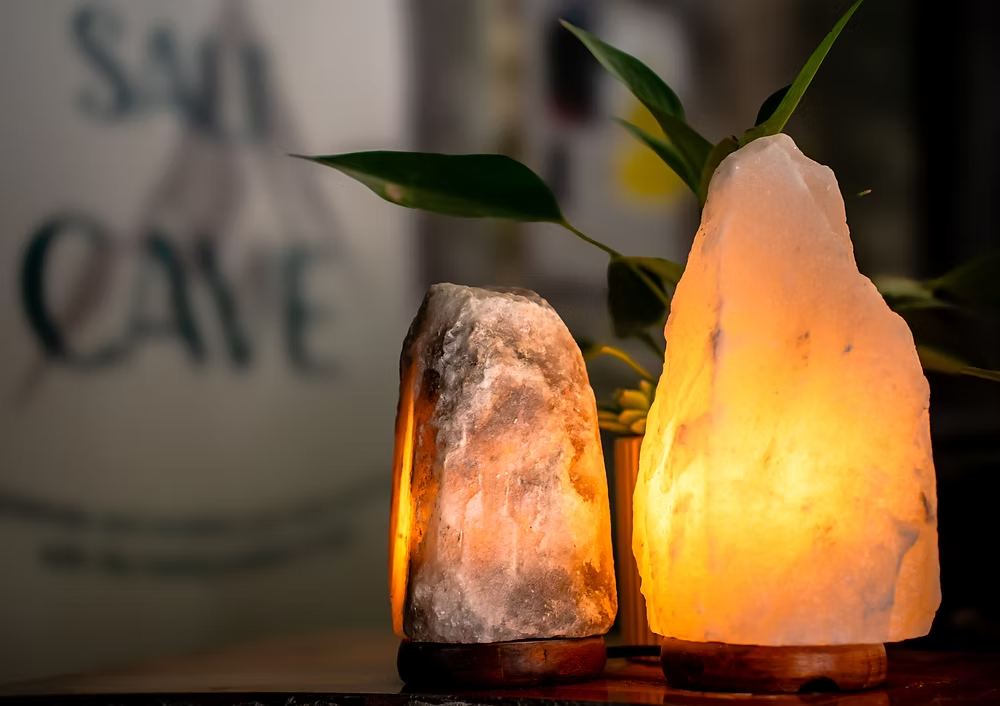 Grey Rock Salt Crystal Lamp – Natural Wellness & Air-Enhancing Glow 1-2kg - Crystal Salt Cave